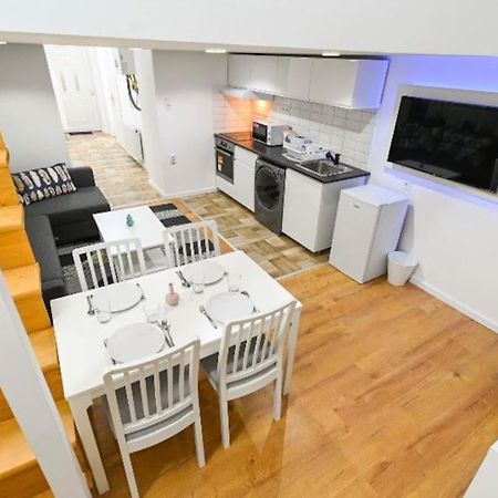 Lovely Studio Flat In Damjanich Street - Leonard بودابست المظهر الخارجي الصورة