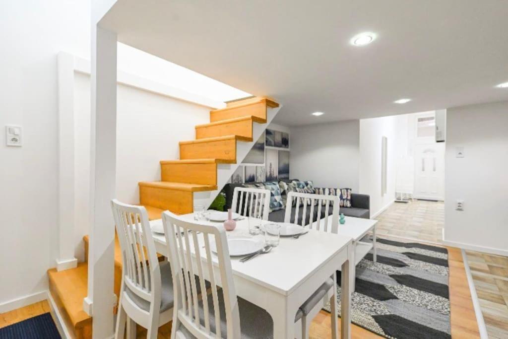 Lovely Studio Flat In Damjanich Street - Leonard بودابست المظهر الخارجي الصورة