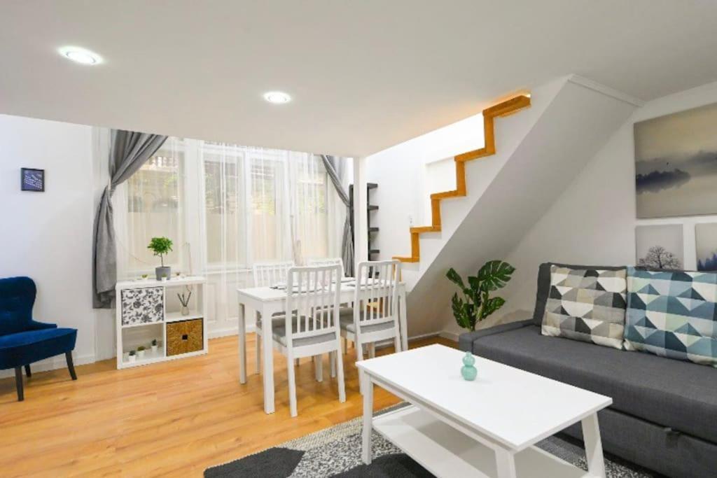 Lovely Studio Flat In Damjanich Street - Leonard بودابست المظهر الخارجي الصورة