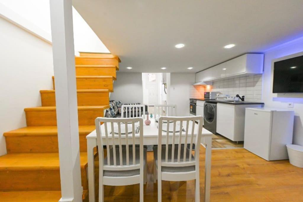 Lovely Studio Flat In Damjanich Street - Leonard بودابست المظهر الخارجي الصورة